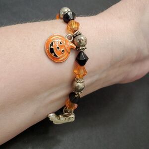 Beaded Halloween themed charm bracelet 7.5"